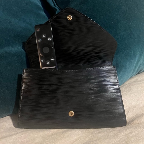 LV BLK V CLUTCH W CHAIN - Picture 5 of 6